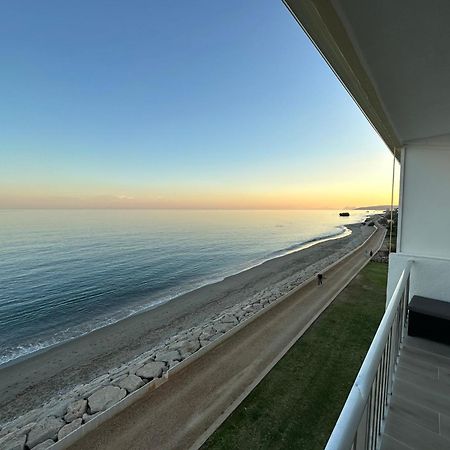 Apartamento Beachfront, Top Floor Corner 2-Bed, Estepona Paseo Exterior foto