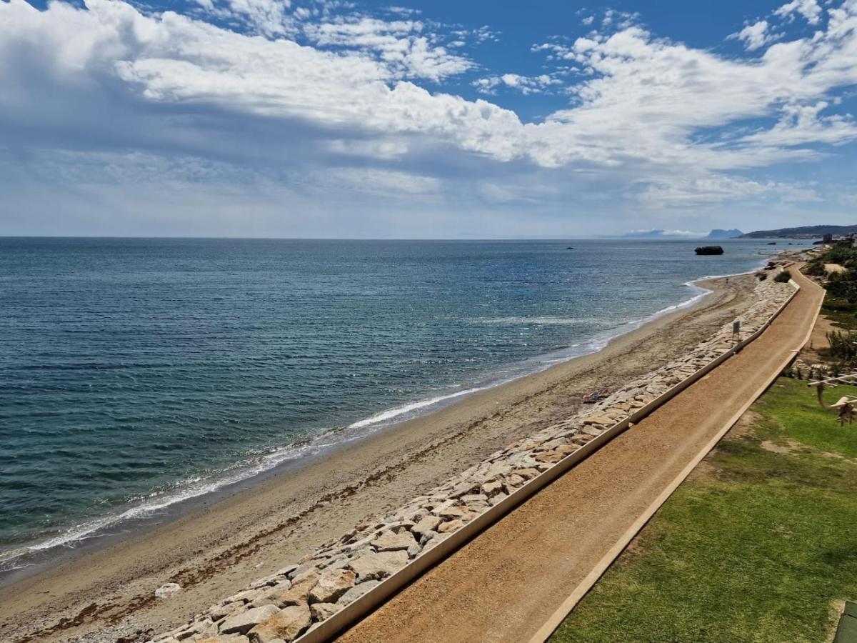 Apartamento Beachfront, Top Floor Corner 2-Bed, Estepona Paseo Exterior foto