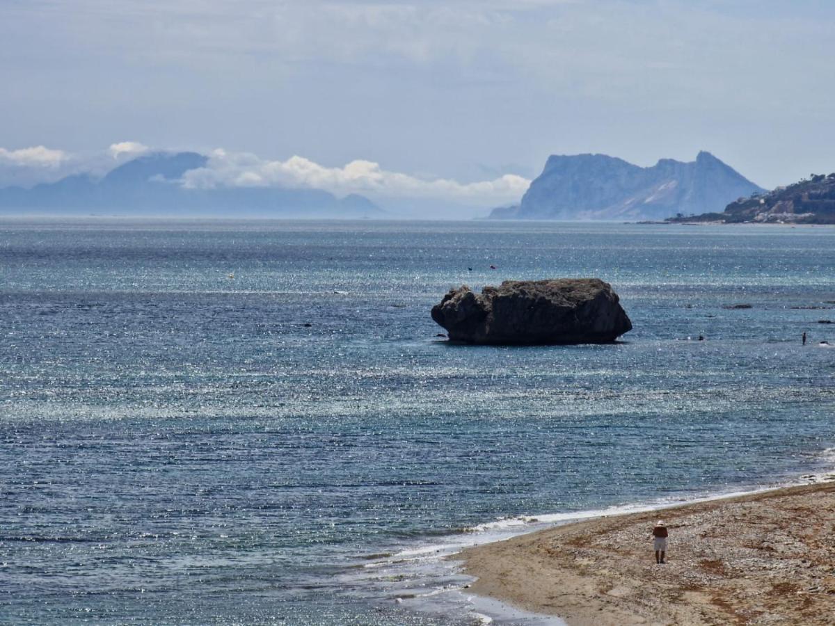 Apartamento Beachfront, Top Floor Corner 2-Bed, Estepona Paseo Exterior foto